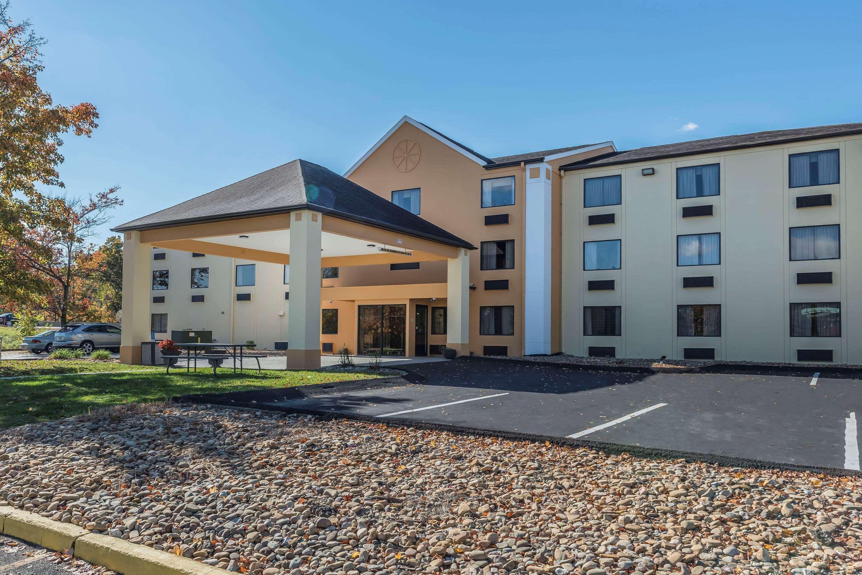 Quality Inn & Suites Harmarville Exterior photo